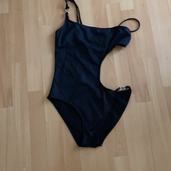 BCBG Maxazria - Picture 6 of 12